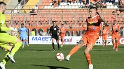 Cristian Insaurralde mostró su molestia por constantes críticas y Víctor Merello no estuvo de acuerdo. (Foto: Photosport)