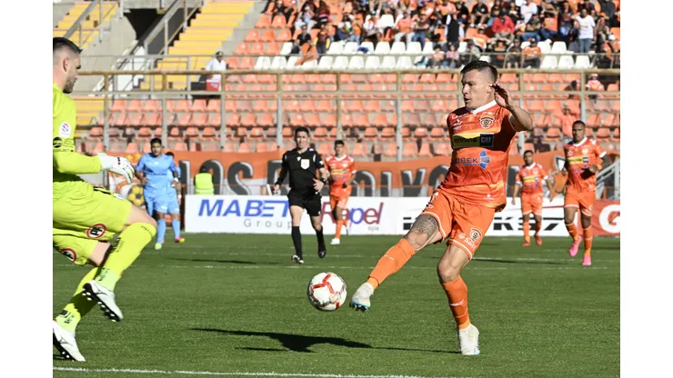 Cristian Insaurralde mostró su molestia por constantes críticas y Víctor Merello no estuvo de acuerdo. (Foto: Photosport)
