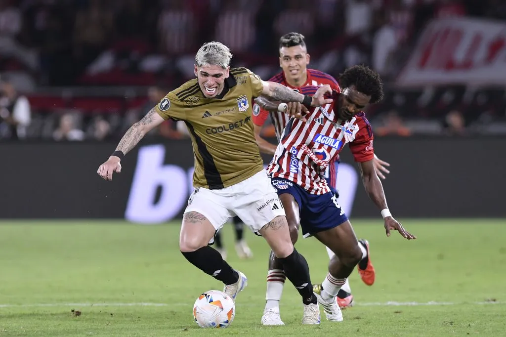 Carlos Palacios habría terminado tocado en el partido de vuelta entre Colo Colo y Junior de Barranquilla, por los octavos de final de la Copa Libertadores 2024. (Foto: Gabriel Aponte/Getty Images)