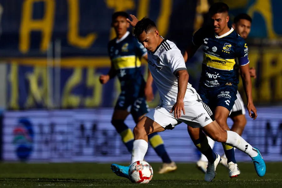 Pizarro sumó minutos ante Everton. | Foto: Photosport