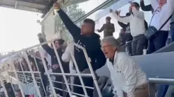 Arturo Vidal y Daniel Morón celebraron con todo el gol de Javier Correa. (Foto: Captura)