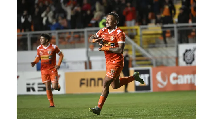 Javier Parraguez se llena de buena onda tras escribir palabras en medio del mal momento de Cobreloa. (Foto: Photosport)