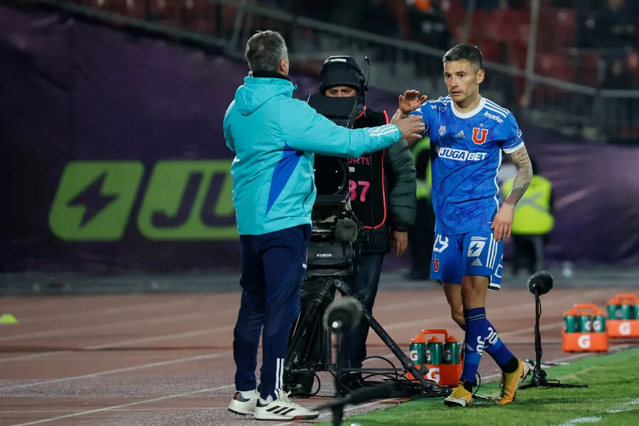 Aránguiz fue un punto alto en la U ante Cobreloa. | Foto: Photosport