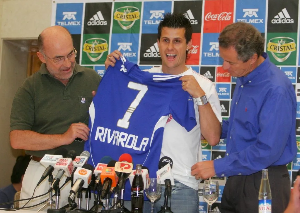 Diego Rivarola presentado con la número 7 en diciembre de 2009 (Foto: El Mercurio)