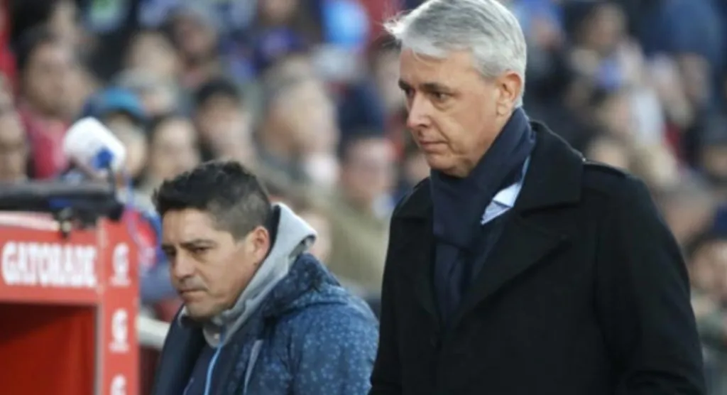 Tiago Nunes dispara contra el arbitraje en la derrota ante Unión Española