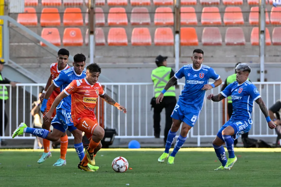 En Calama, la U venció por tres a uno a Cobreloa (Photosport)