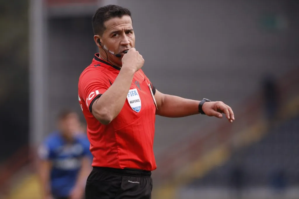 El árbitro Felipe González está en el ojo de la polémica en Argentina | FOTO: Eduardo Fortes/Photosport