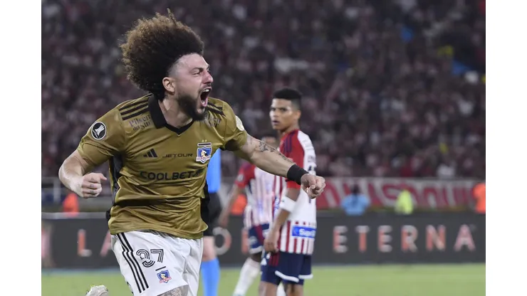 Maxi Falcón anotó el 2-1 para Colo Colo ante Junior en Colombia. (Foto: Gabriel Aponte/Getty Images)