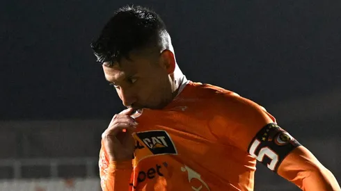 El defensor central sacó la voz tras las críticas recibidas por su nivel.