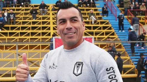 A sus 44 años, Esteban Paredes sigue dando que hablar en el fútbol profesional.