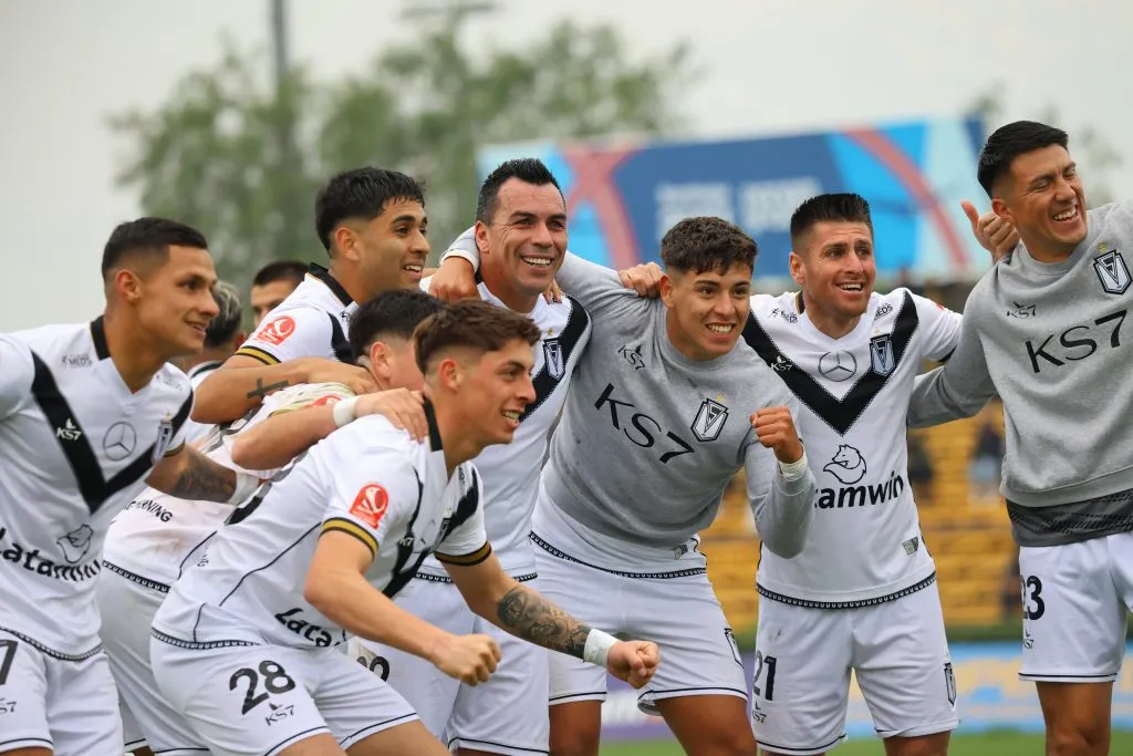 Paredes celebrando efusivamente su gol con Santiago Morning | FOTO: Marcelo Hernandez/Photopsort
