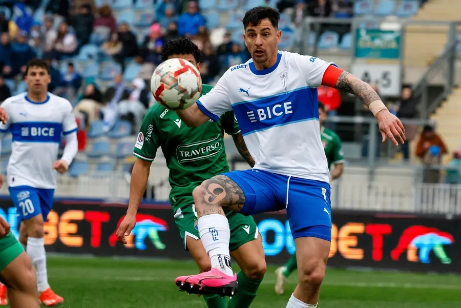 De Tezanos saca a la UC de la lucha por el título. | Foto: Photosport