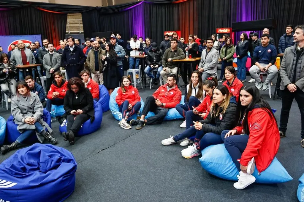 Lo deportistas chilenos fueron reconocidos en actividad en el CEO. (Foto: COCh)