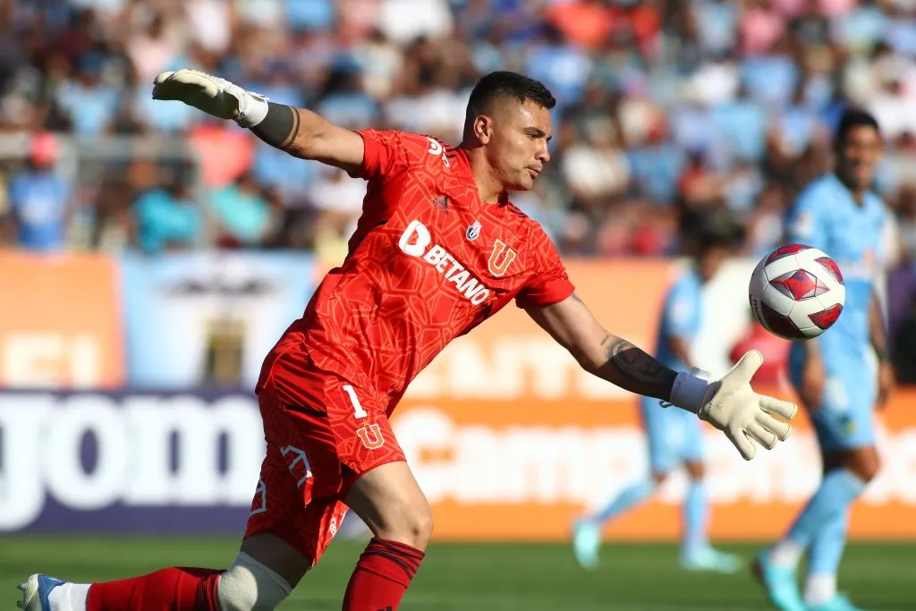 Cristóbal Campos asumió errores y se lanzó contra un representante tras su salida de Universidad de Chile.