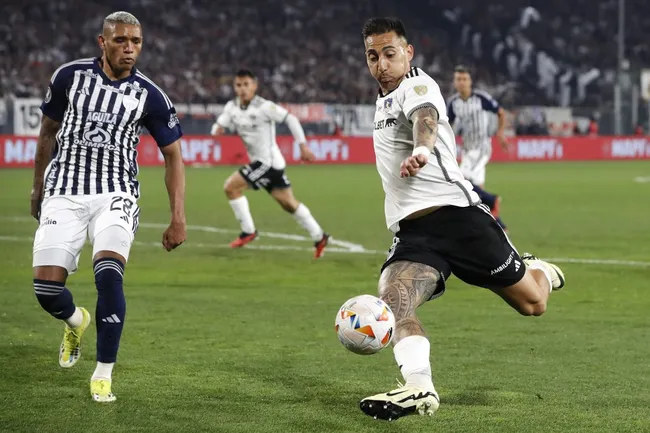 José Luis Álvarez se la juega por Javier Correa para la vuelta entre Colo Colo y Junior. (Foto: Felipe Zanca/Photosport)