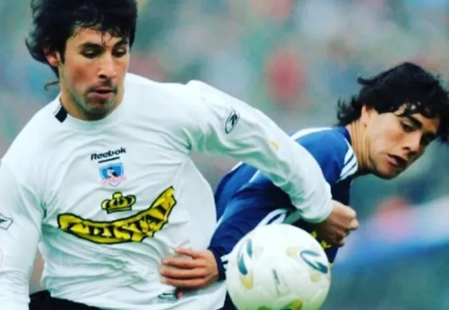 Ismael Fuentes disputando un Superclásico con Colo Colo en 2004. (Foto: Instagram)