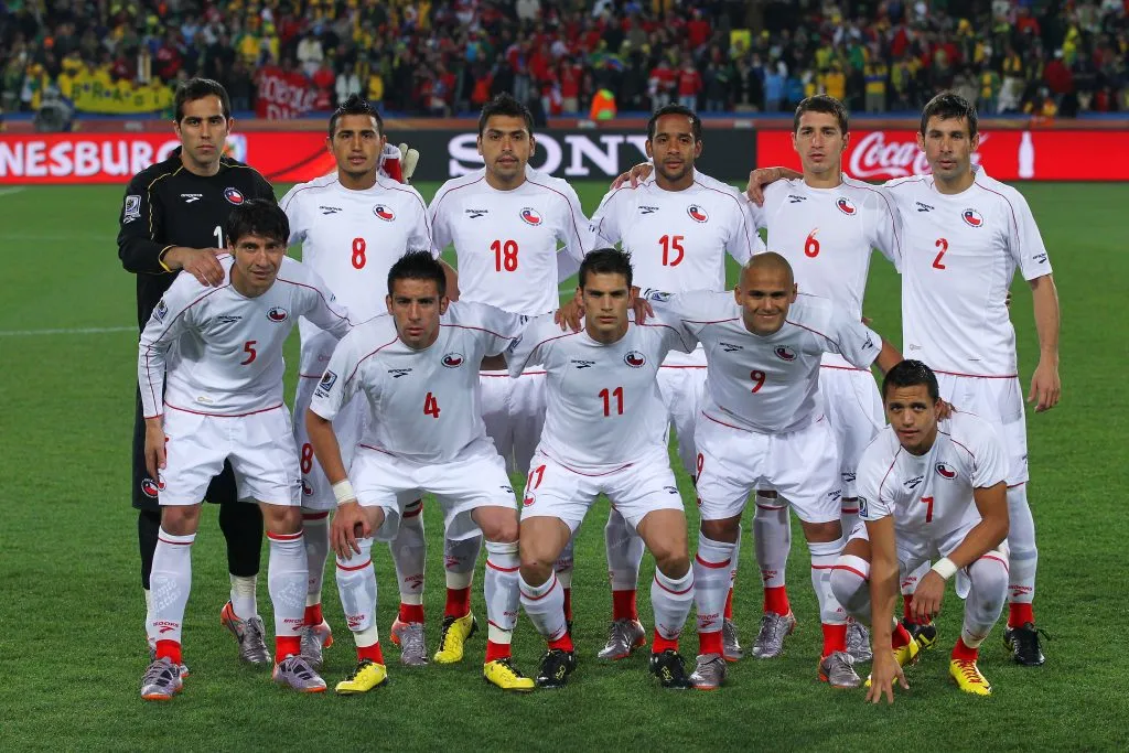 Ismael Fuentes en el equipo titular de Chile vs Brasil por los octavos de final del Mundial de Sudáfrica 2010. (Foto: Clive Rose/Getty Images)