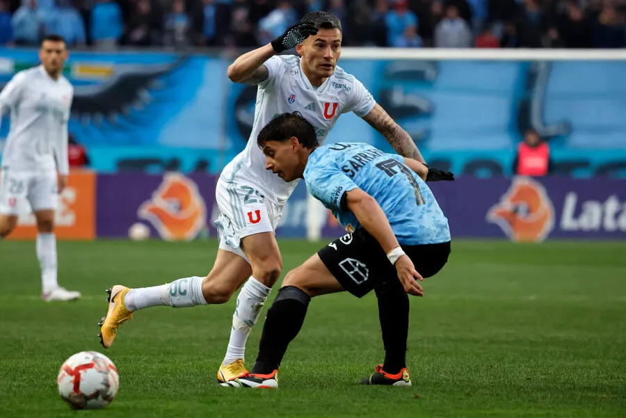 Las Heras tiene sus dudas con Charles Aránguiz. | Foto: Photosport