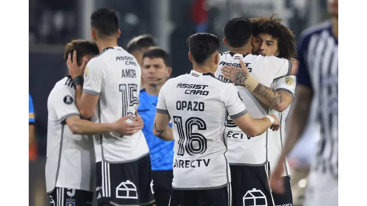 Delegación de Colo Colo ya está en Barranquilla a la espera de la llegada de los futbolistas este domingo. (Foto: Photosport)