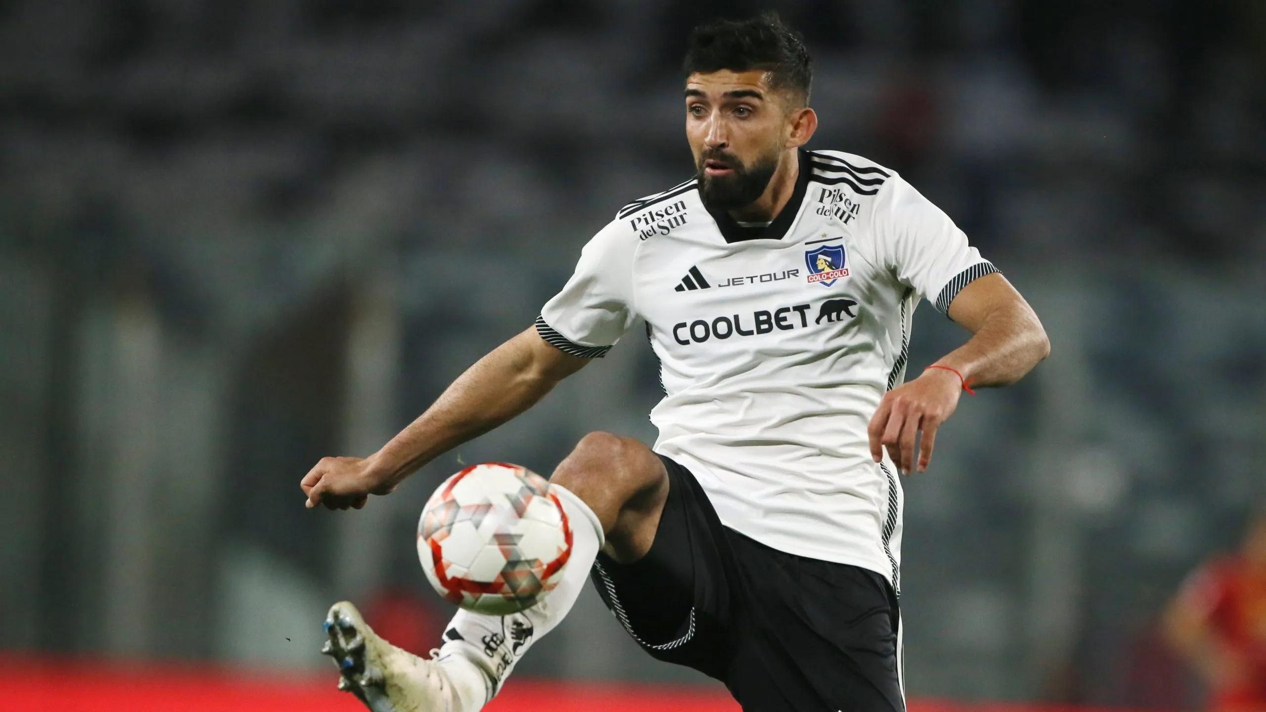 Gualberto Jara destaca el alza de Emiliano Amor en Colo Colo (Foto: Photosport)