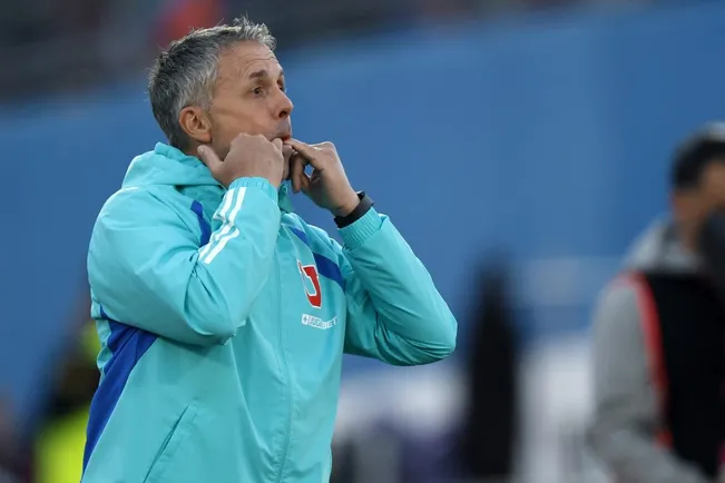 Gustavo Álvarez se la jugó con seis delanteros en la convocatoria de Universidad de Chile para visitar a O'Higgins.