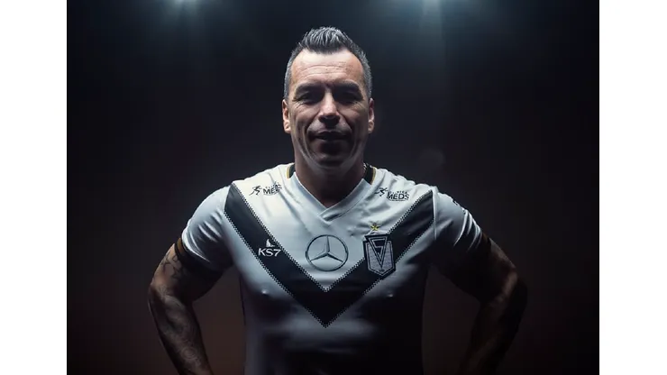 Esteban Paredes vuelve al profesionalismo