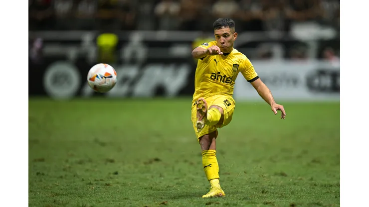 Leonardo Fernández brilla en diez minutos con Peñarol (Photo by Pedro Vilela/Getty Images)