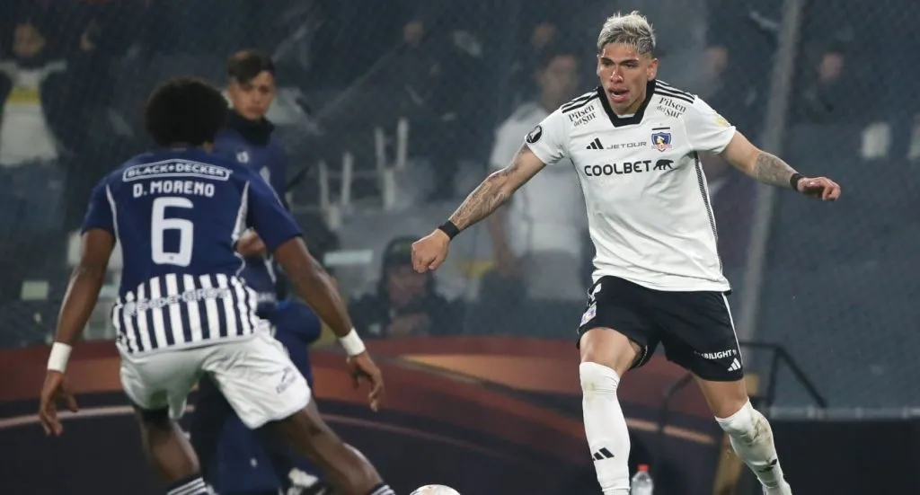 Carlos Palacios se habría ausentado de la práctica de este viernes en Colo Colo