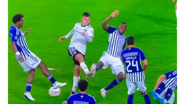 Vicente Pizarro recibe infracción, pero el árbitro no sanciona penal. (Foto: Captura)
