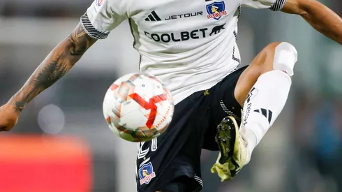 Colo Colo olvidó de saludar a una de sus figuras en el Día Internacional del Zurdo. (Foto: Photosport)