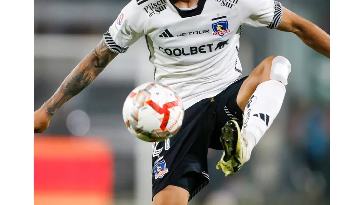 Colo Colo olvidó de saludar a una de sus figuras en el Día Internacional del Zurdo. (Foto: Photosport)
