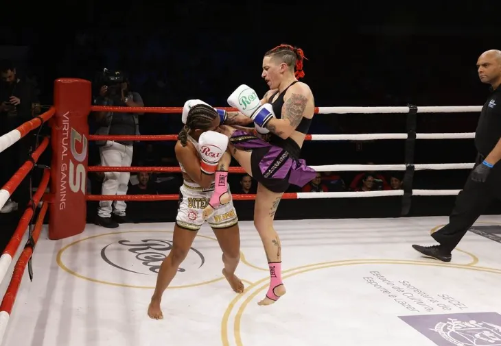 Maquinita Orellana peleando durante un evento de WGP Kickboxing