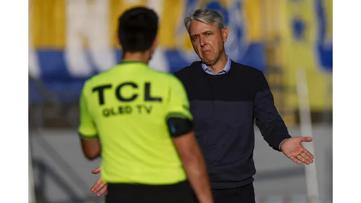 Tiago Nunes recibió críticas por parte del DT de Everton.