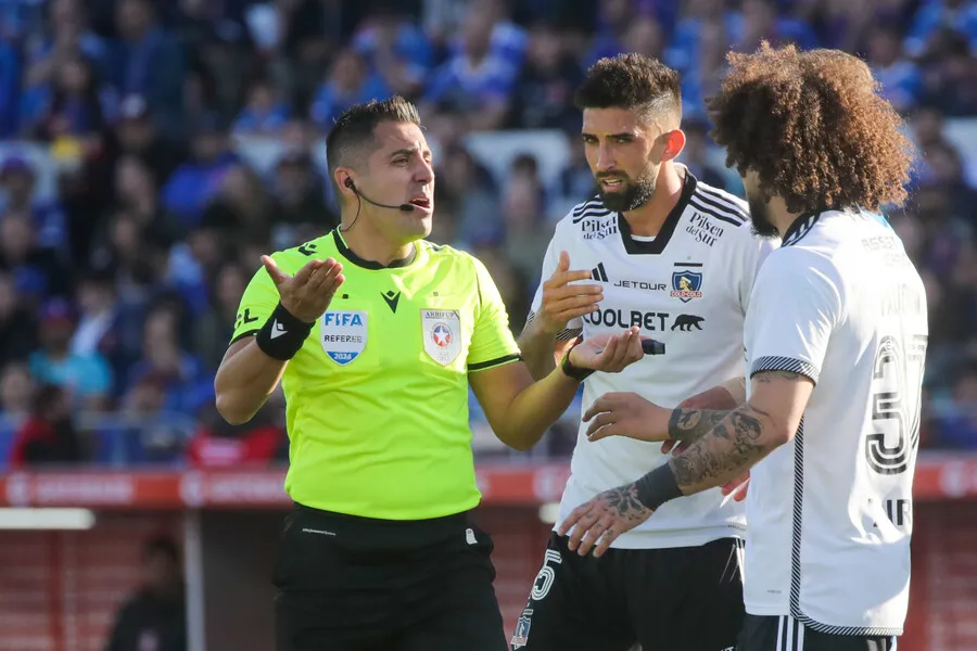 Garay no le dejó pasar ninguna a los hinchas azules (Photosport)