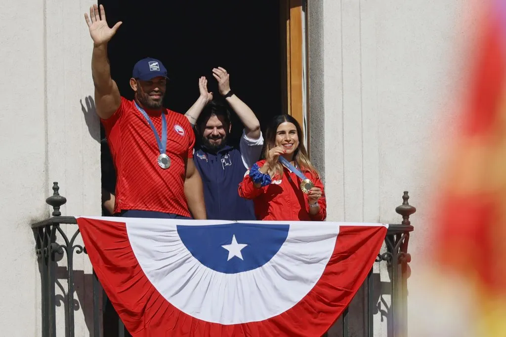 Gabriel Boric aplaudió a Yasmani Acosta y Francisca Crovetto (Foto: Photosport)