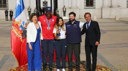Presidente Boric, junto al ministro del Deporte, Jaime Pizarro y la subsecretaria, Antonia Illanes recibieron a Francisca Crovetto y Yasmani Acosta en La Moneda. (Foto: Photosport)