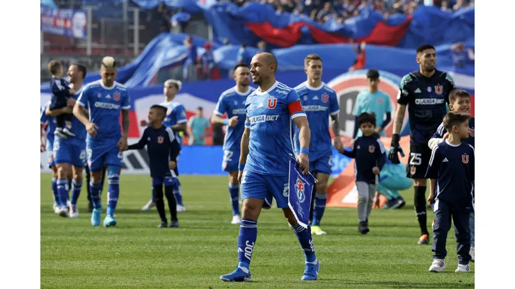 La reacción de figura de Universidad de Chile en pleno recibimiento del Superclásico.