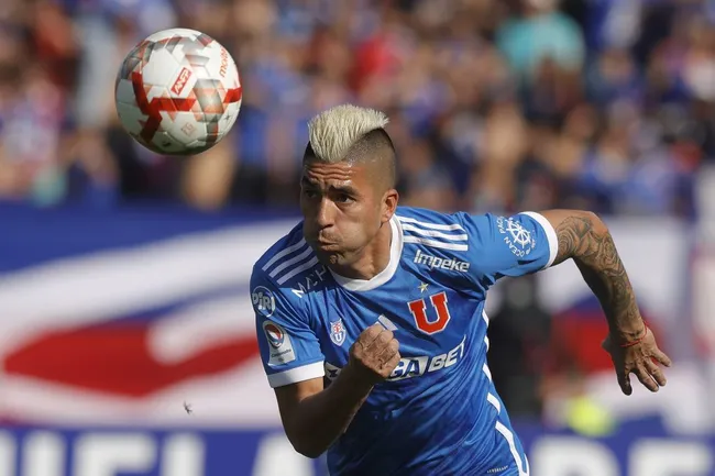 Leandro Fernández no tuvo un buen Superclásico en Universidad de Chile.