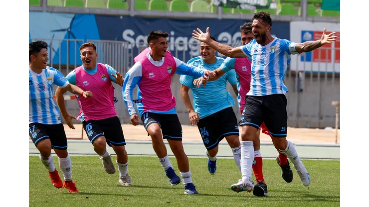 Joaquín Larrivey volvió a anotar para Magallanes.