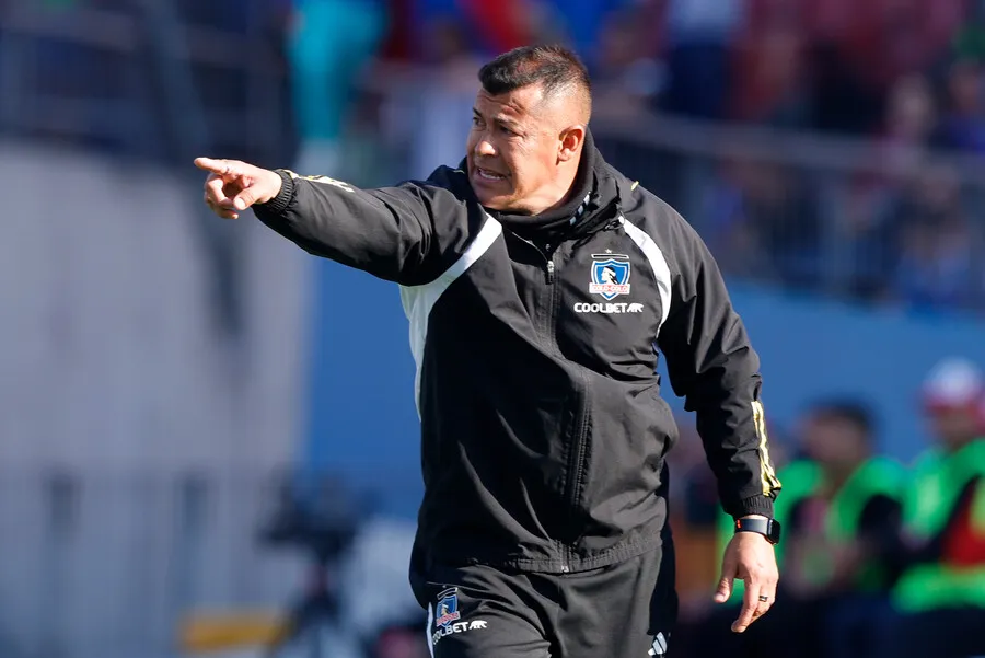 Almirón ninguneó a la U y Gálvez lo repasó (Photosport)