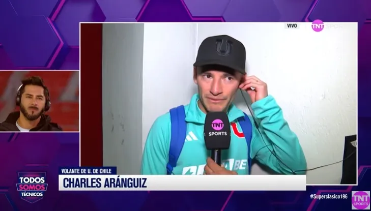 Johnny Herrera conversó con Charles Aránguiz. (Foto: TNT Sports).