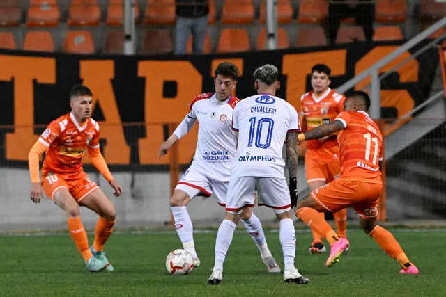 Parra no tuvo una buena noche en Calama | Foto: Photosport