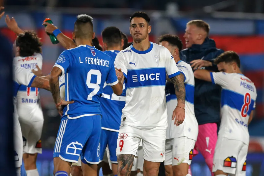 La dolorosa derrota de la U ante Universidad Católica con Garay como árbitro (Photosport)