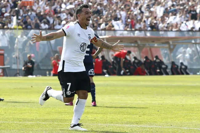 Esteban Paredes hizo historia en Colo Colo ante Universidad de Chile. (Foto: Ramón Monroy/Photosport)