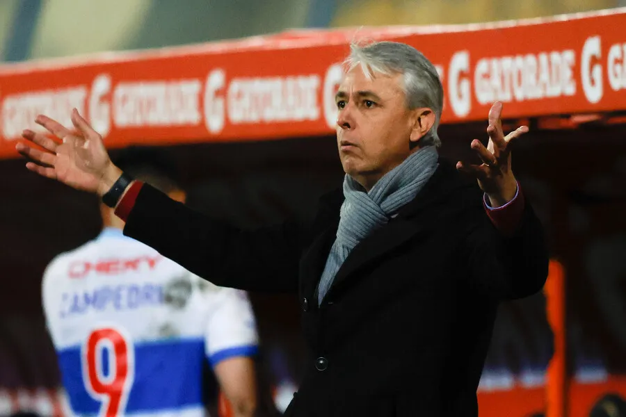 Le cayeron sin asco a Nunes. | Foto: Photosport