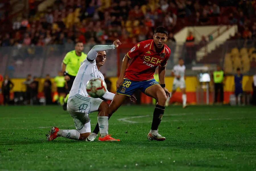 La U se podría meter por los palos con Villagra. | Foto: Photosport