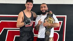 Ignacio Jaula Bahamondes recibiendo a su compadre Belal Muhammad en la VFS Academy tras haber conquistado el título de las 170 libras.