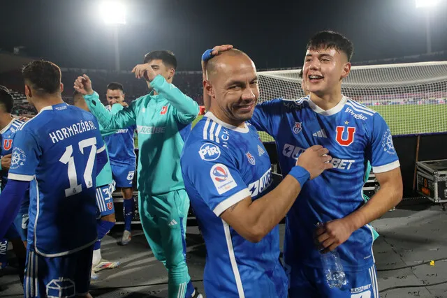 De Tezanos alaba el rendimiento de Vásquez | Foto: Photosport