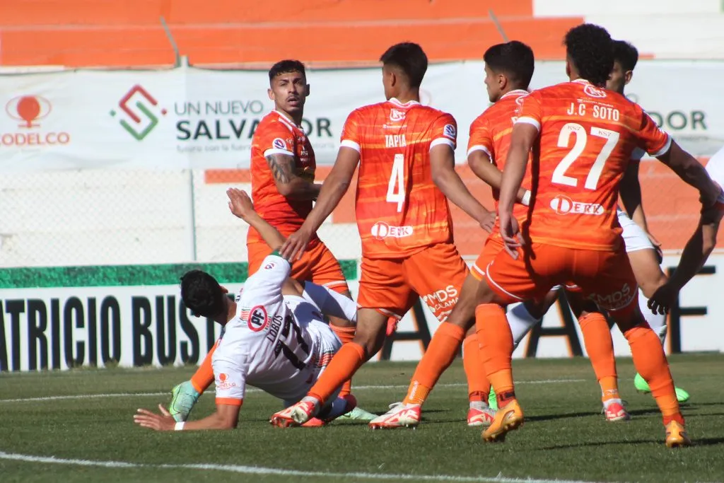 A Cobreloa se le escapó un punto sobre el final ante Cobresal. (Foto:: Photosport)