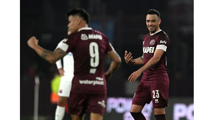 Walter Boy y Nery Domínguez brillan en Lanús.